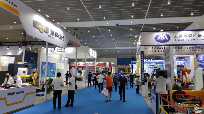 临时舞台搭建的成本主要包括以下几个方面：